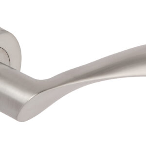 Flex lever on round rose handles and door packs